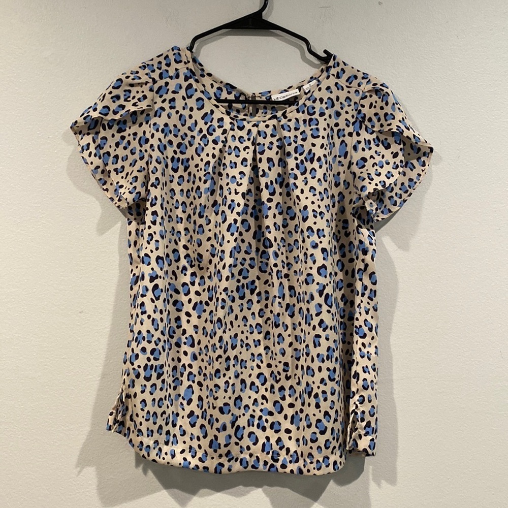 Short-Sleeve Leopard Print Top in Beige and Blue